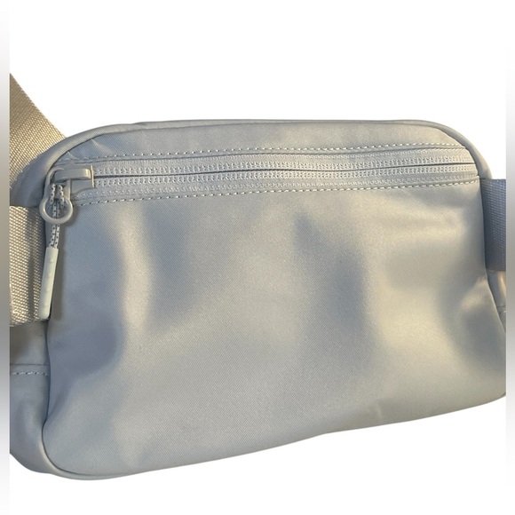 Lululemon NWOT Everywhere Belt Bag Vapor/
Persian Violet Rainbow Logo - Picture 2 of 15